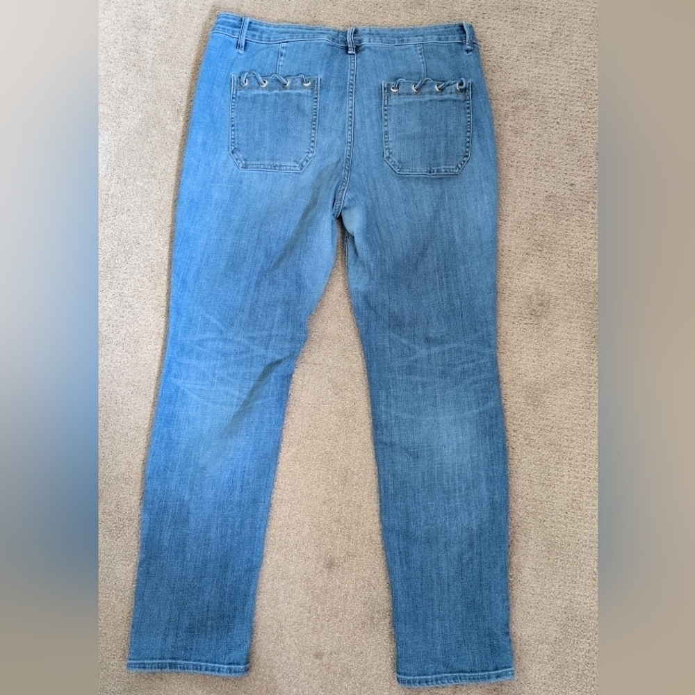 White House Black Market High Rise Slim Everyday Soft Grommet Pocket Detail Jean - Picture 4 of 10